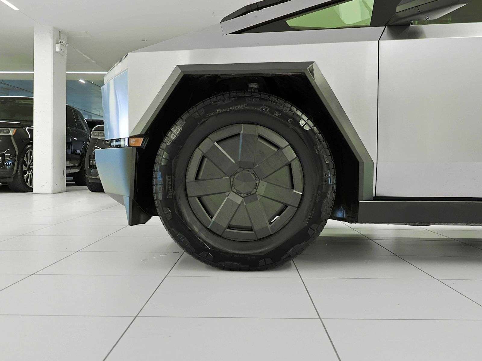 2026 Tesla Cybertruck photo 8