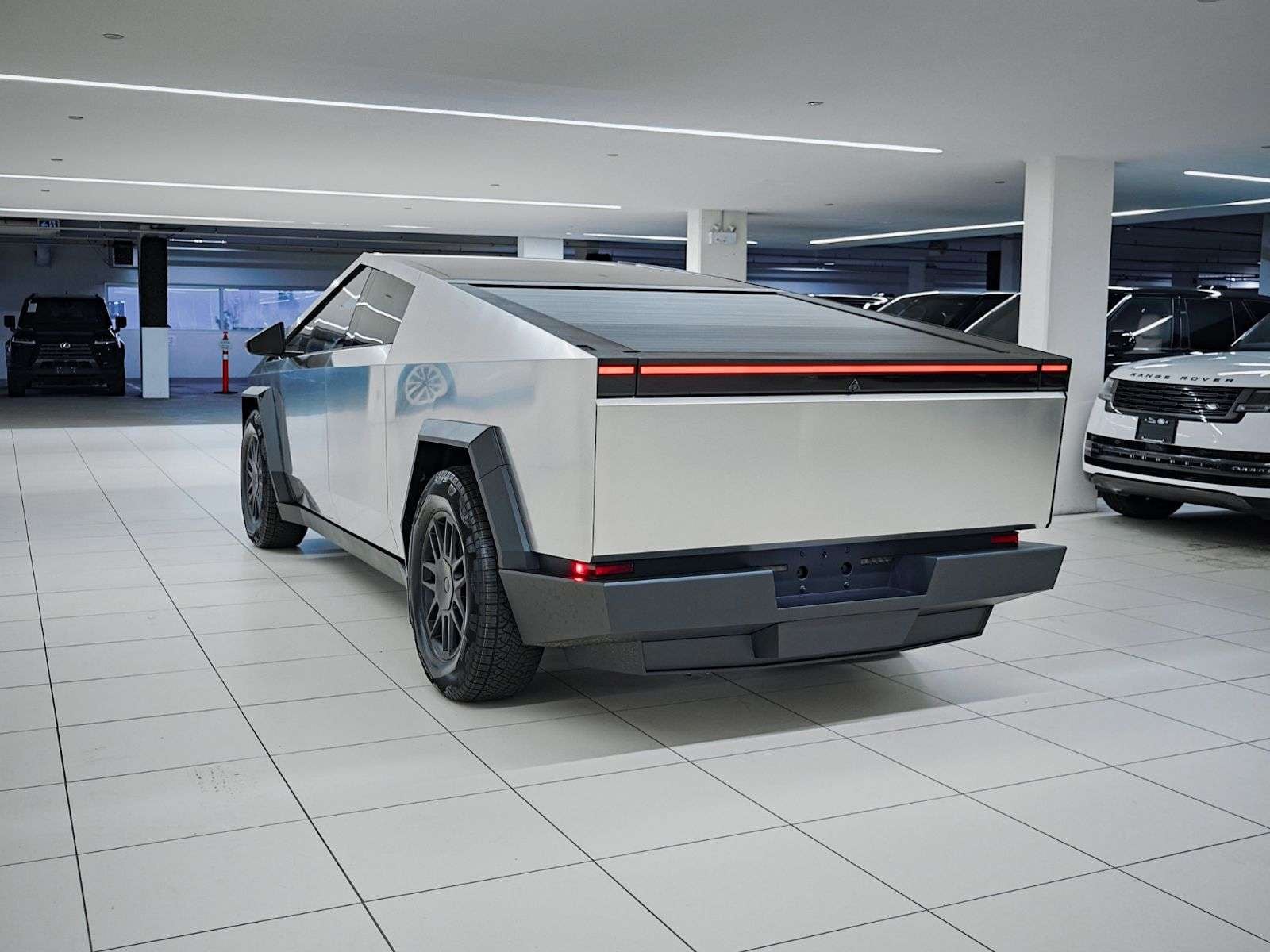 2026 Tesla Cybertruck photo 6
