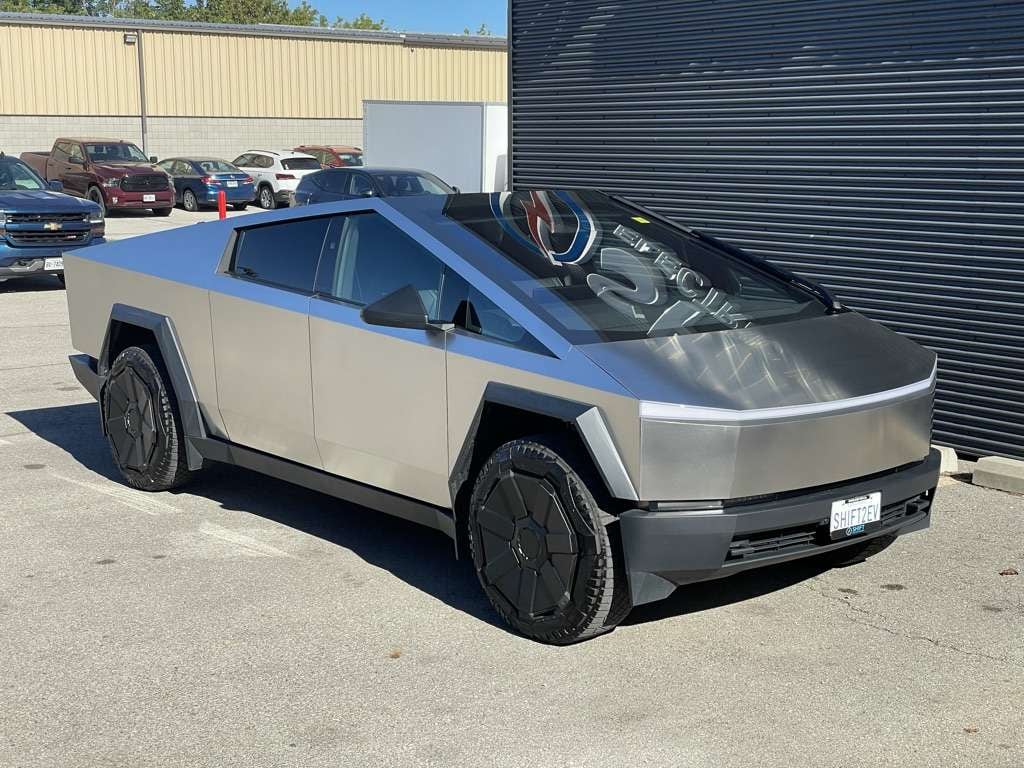 2024 Tesla Cybertruck photo 4
