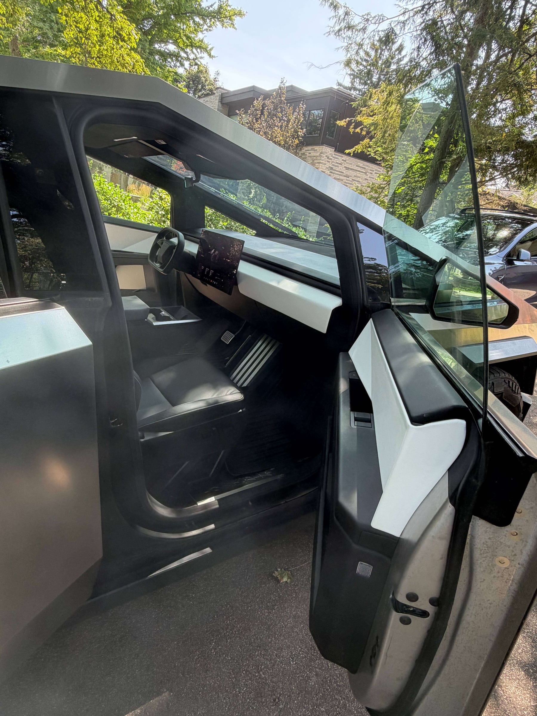 2024 Tesla Cybertruck photo 6