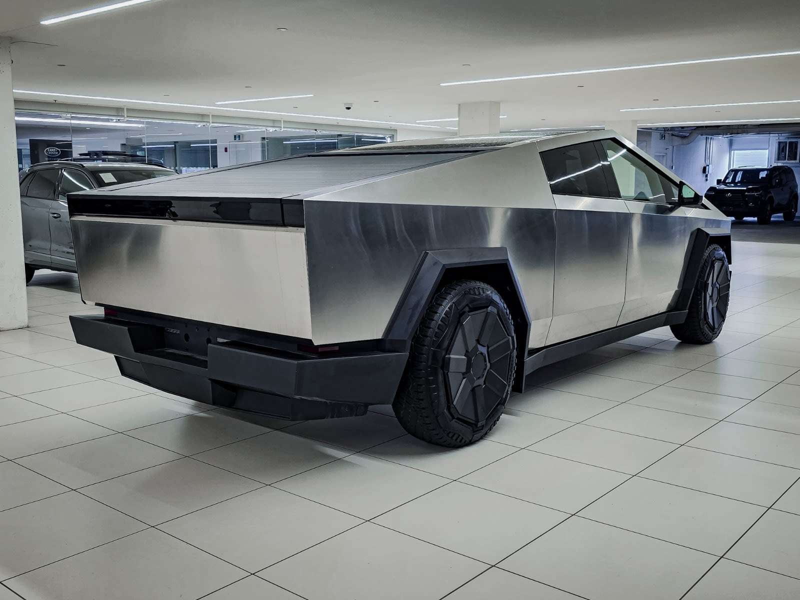 2025 Tesla Cybertruck photo 6