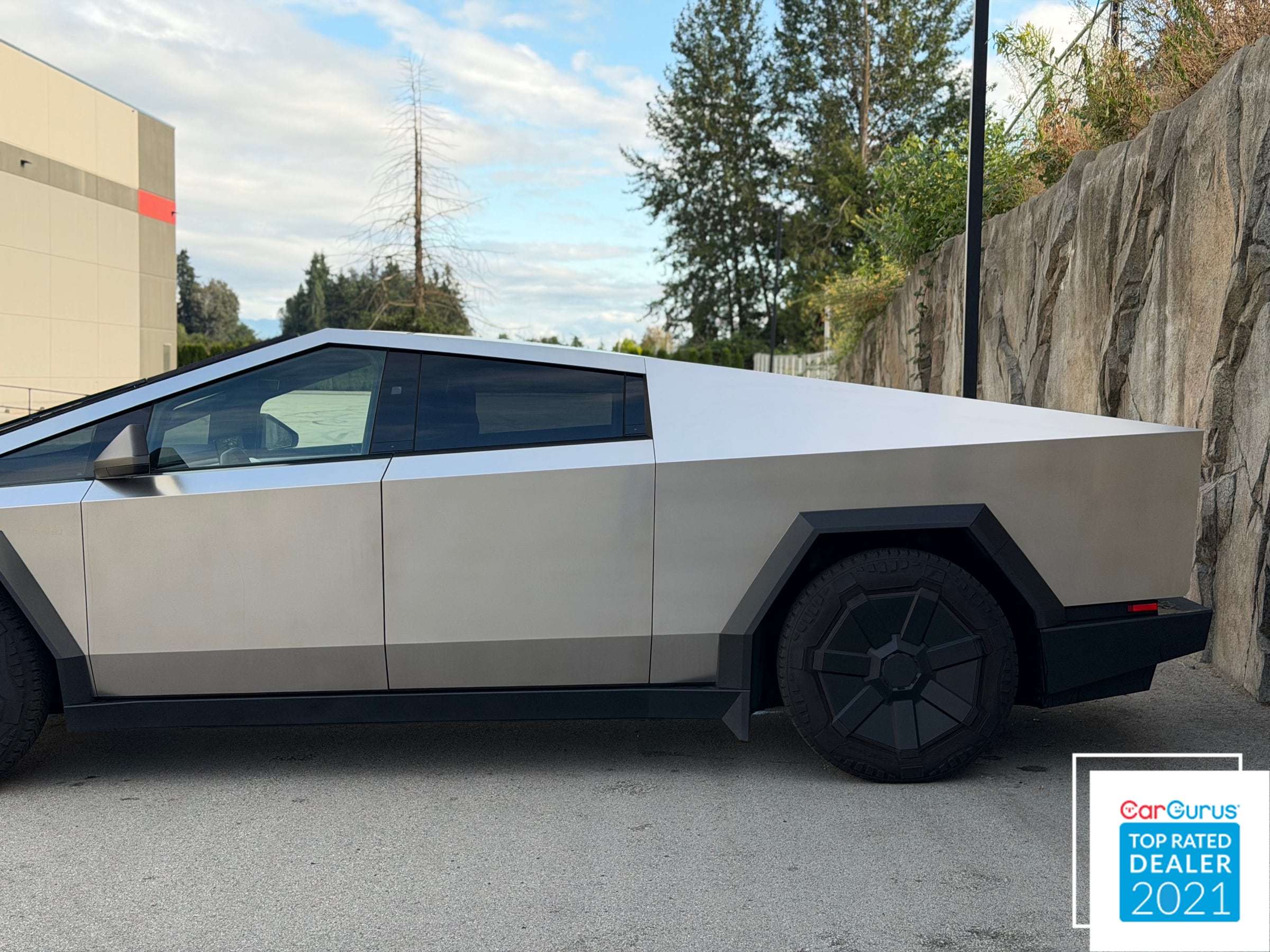 2024 Tesla Cybertruck photo 7
