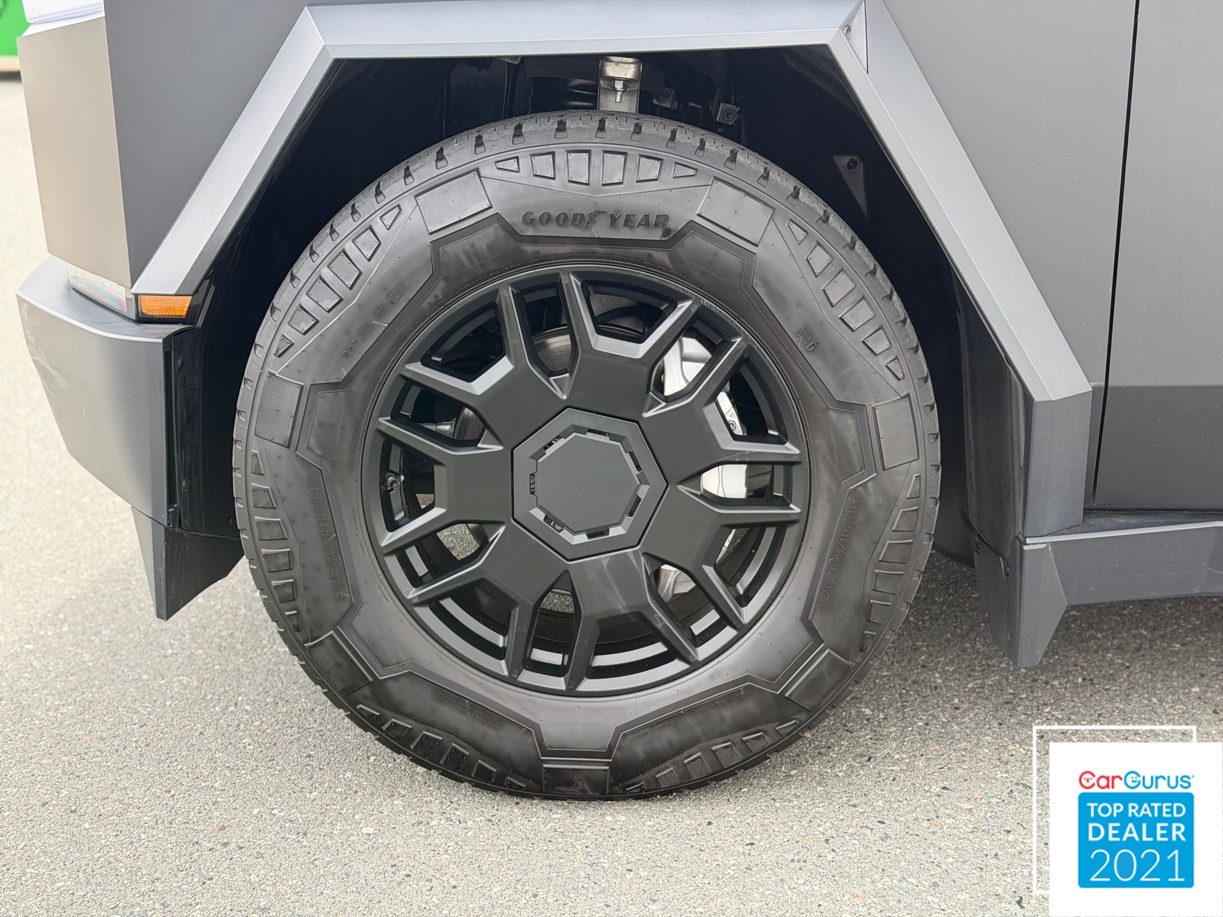 2024 Tesla Cybertruck photo 4
