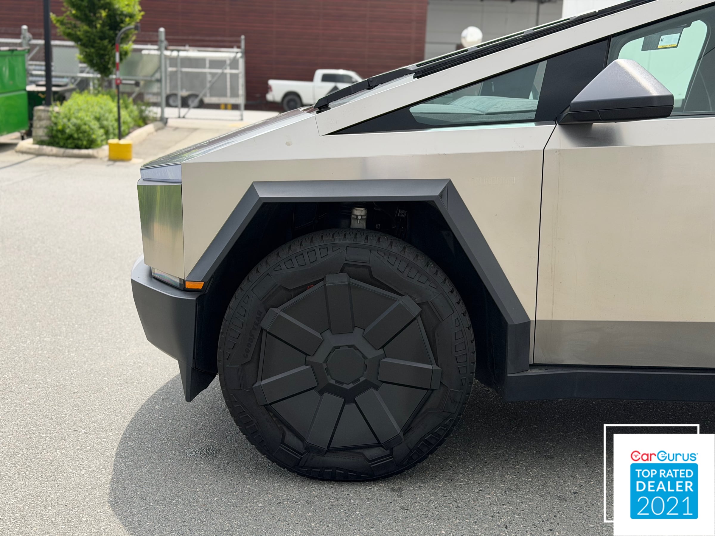 2024 Tesla Cybertruck photo 5