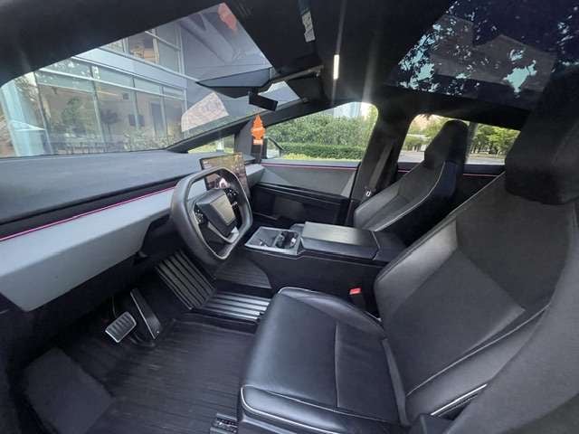 2024 Tesla Cybertruck photo 9