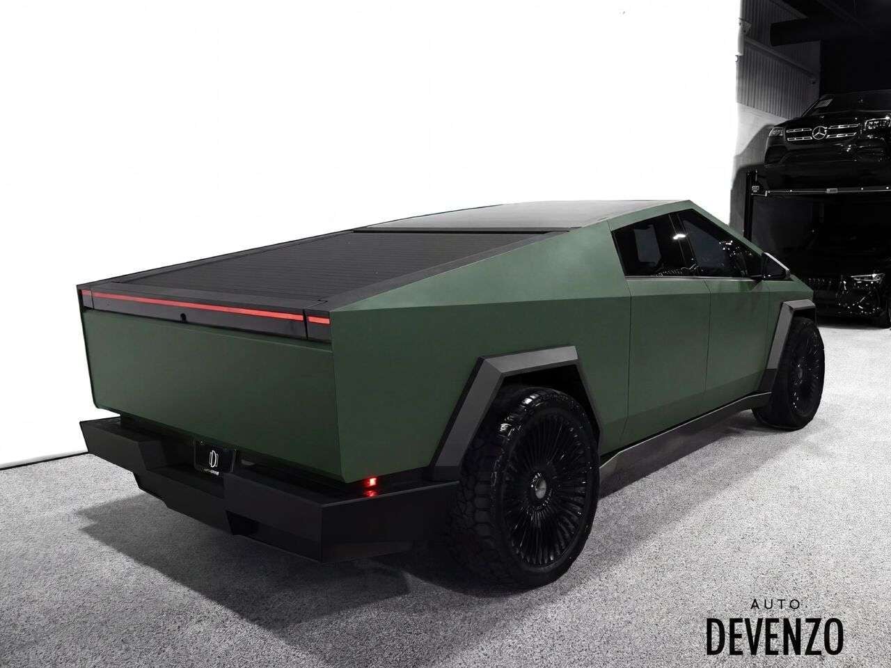 2024 Tesla Cybertruck photo 3