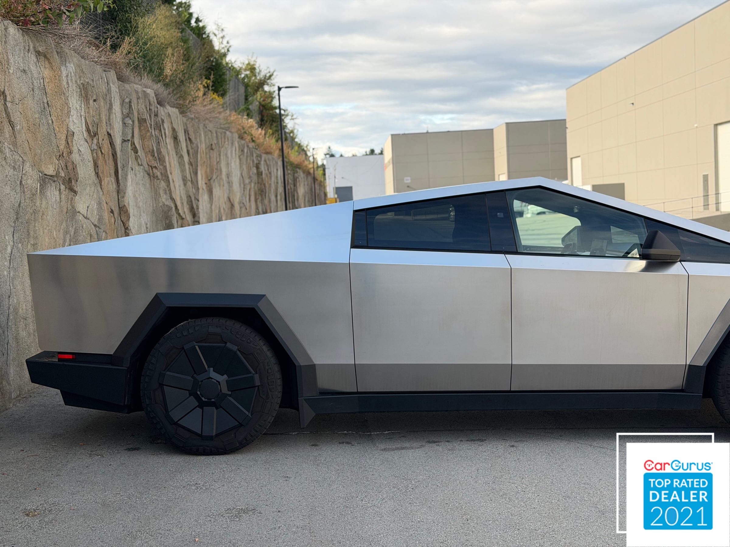 2024 Tesla Cybertruck photo 8