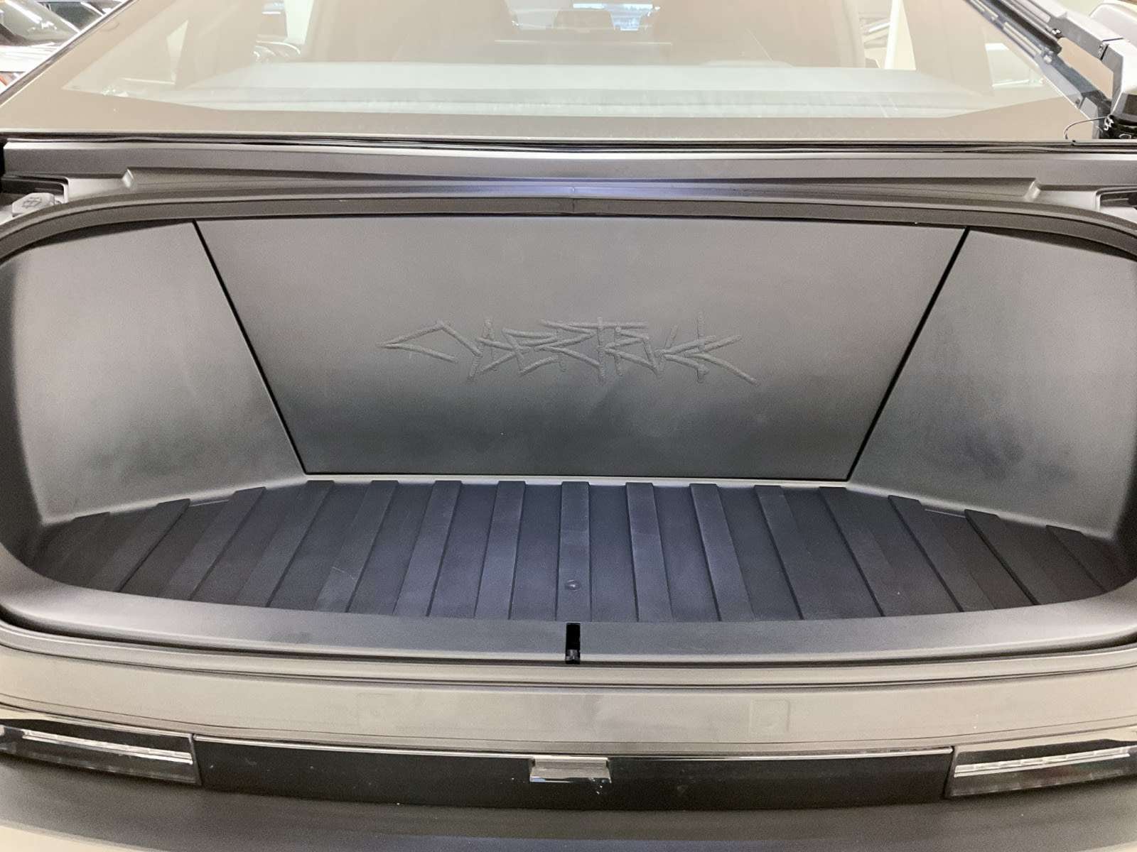 2024 Tesla Cybertruck photo 10