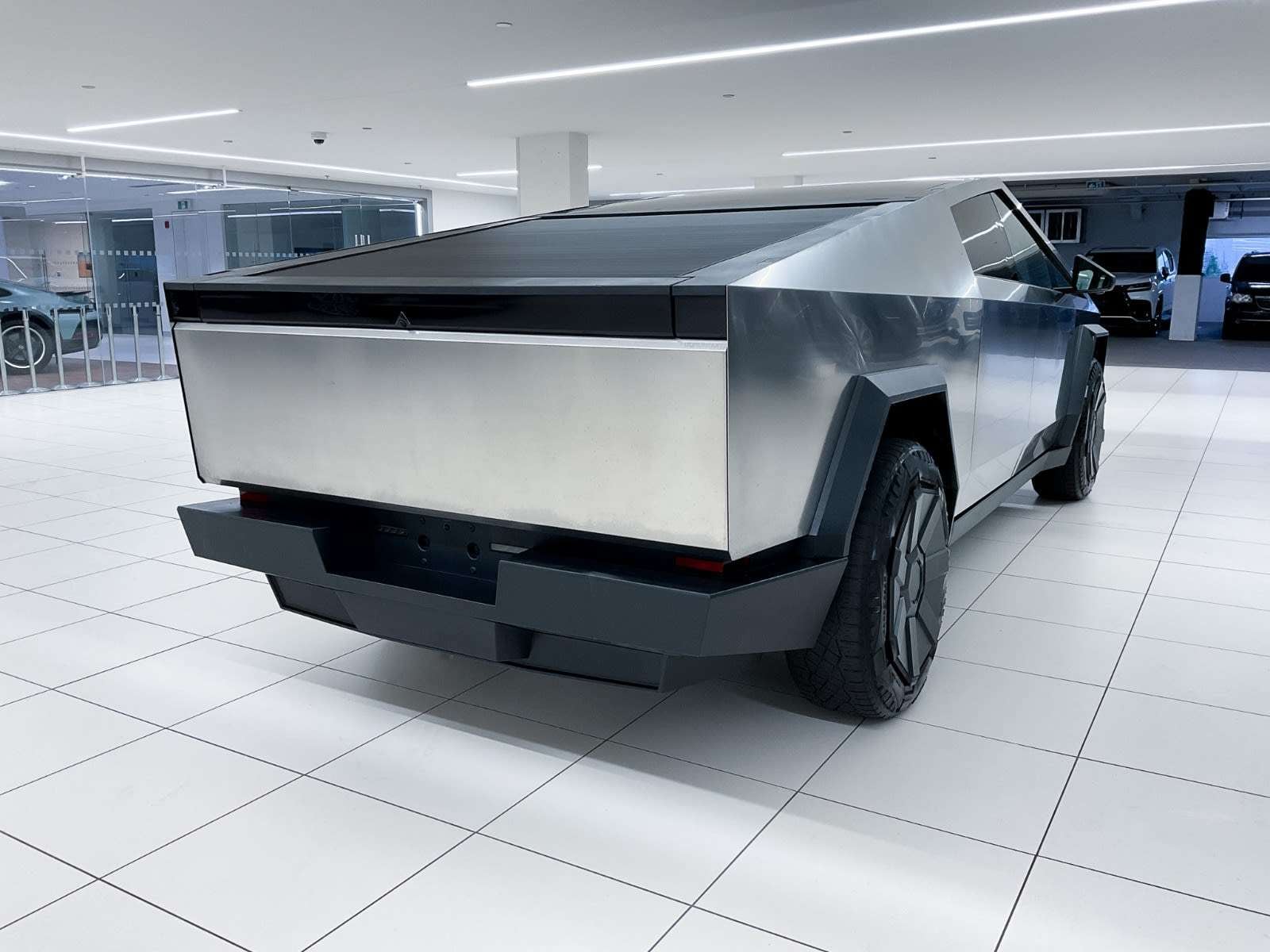 2024 Tesla Cybertruck photo 7
