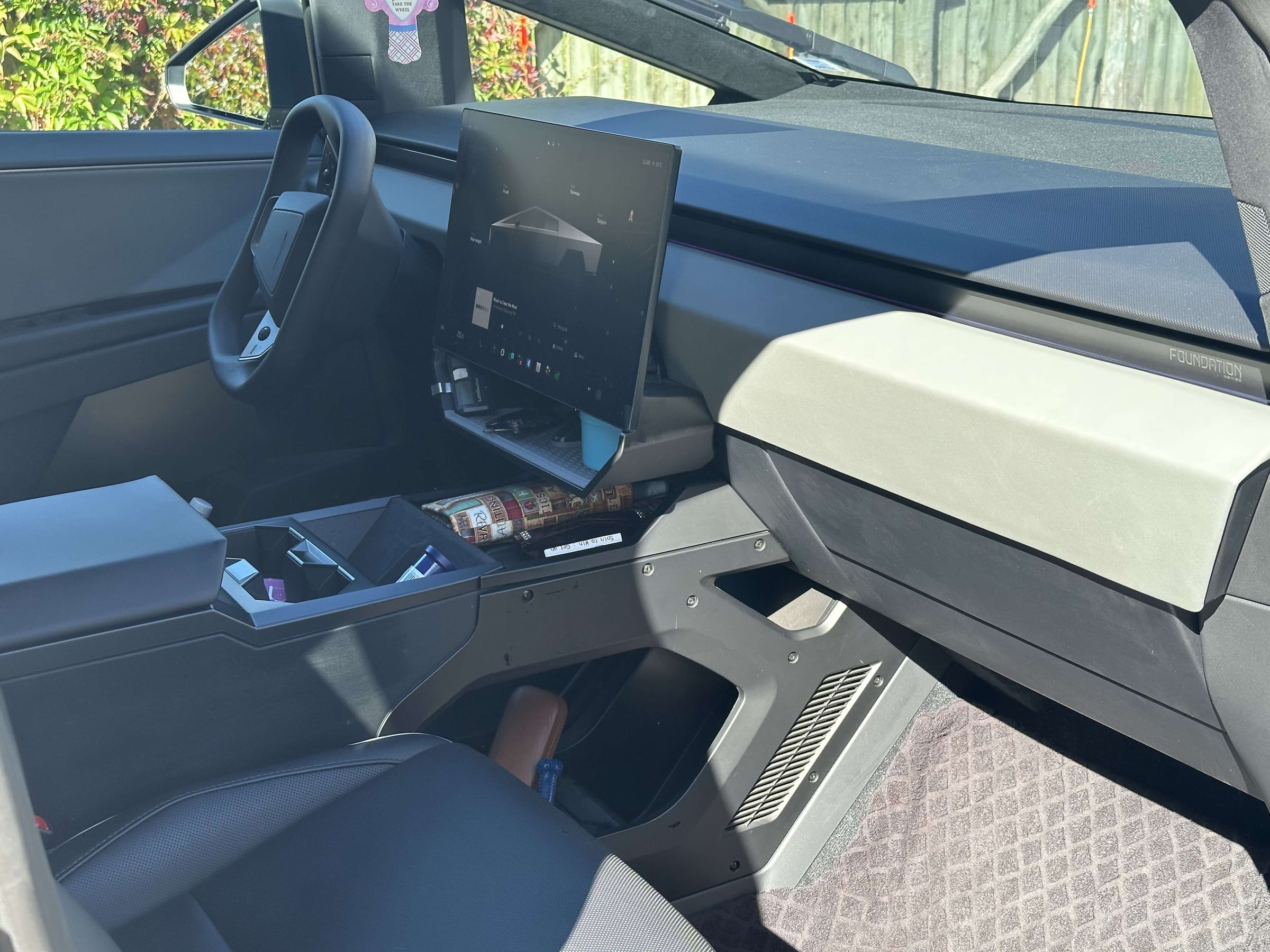 2024 Tesla Cybertruck photo 10