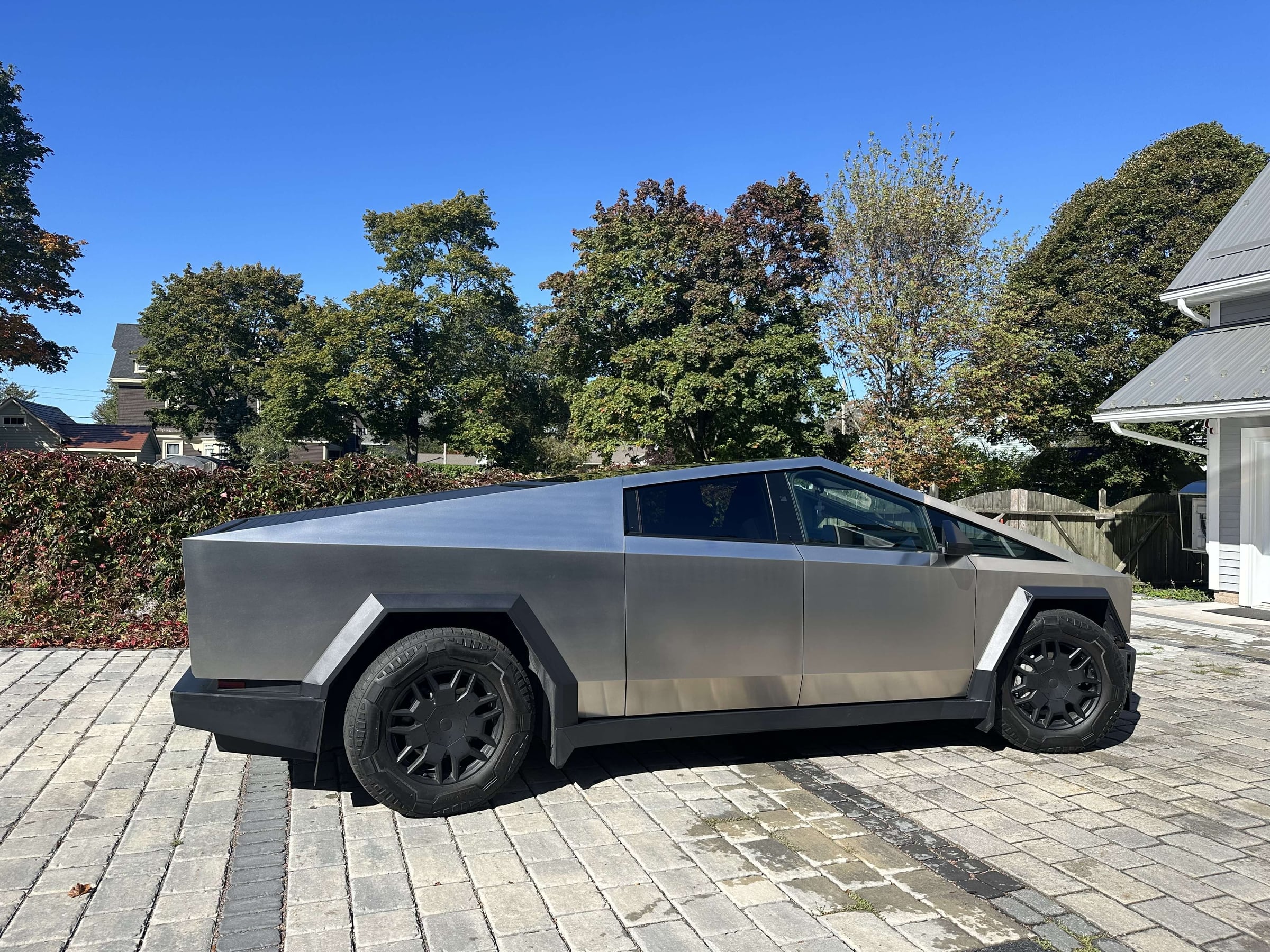 2024 Tesla Cybertruck photo 8