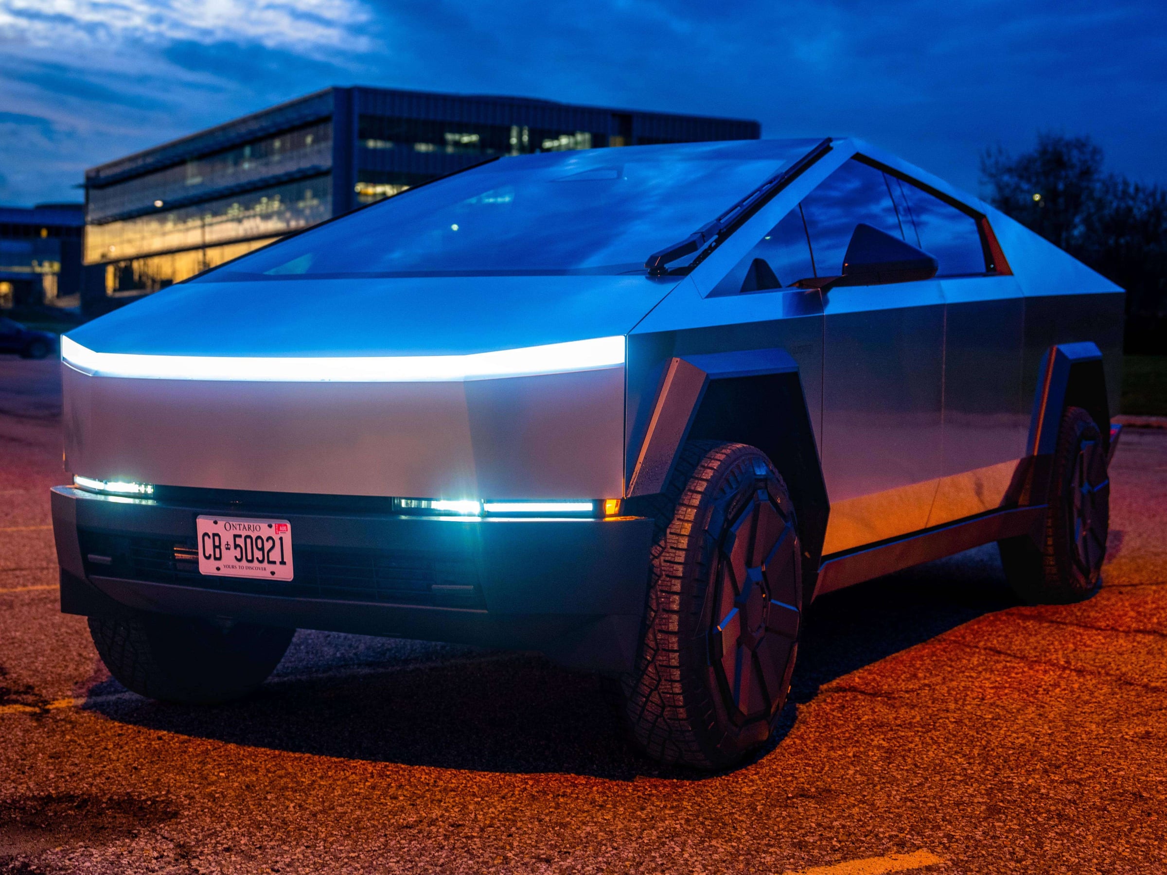 2024 Tesla Cybertruck photo 2