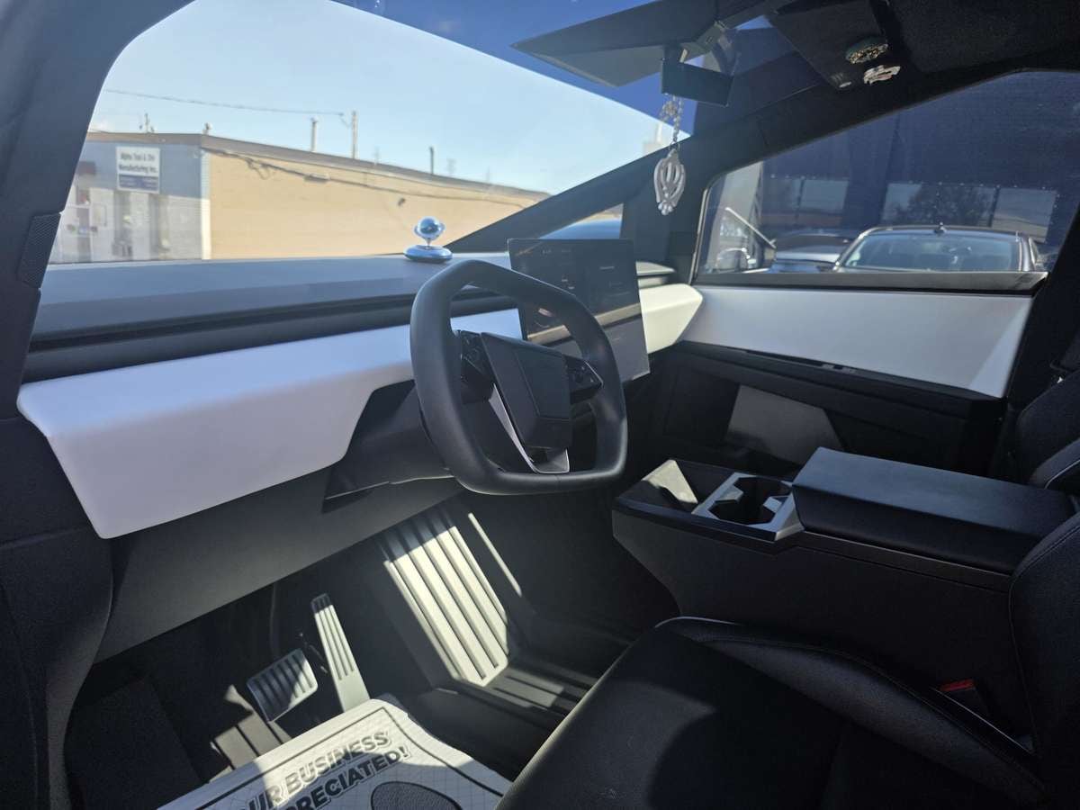 2024 Tesla Cybertruck photo 9