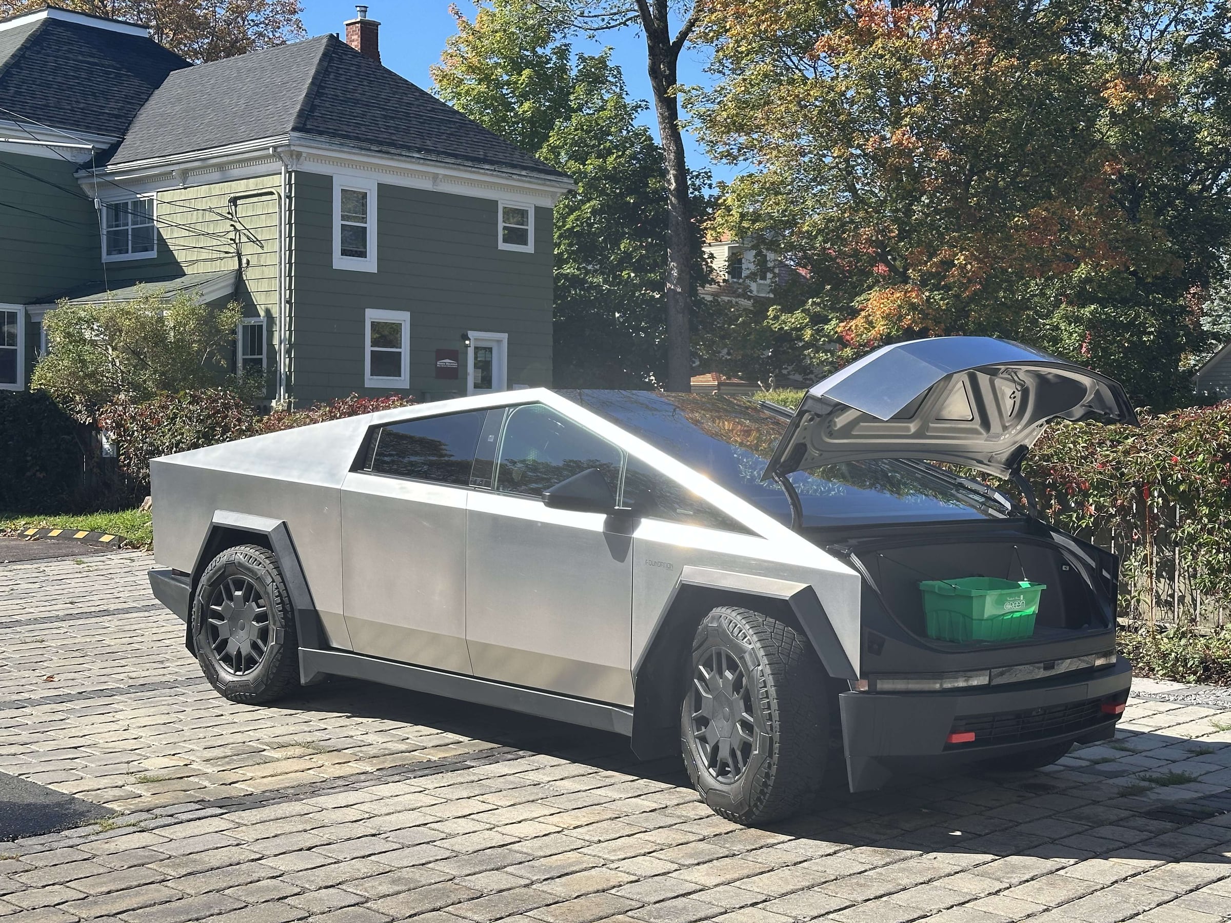 2024 Tesla Cybertruck photo 7