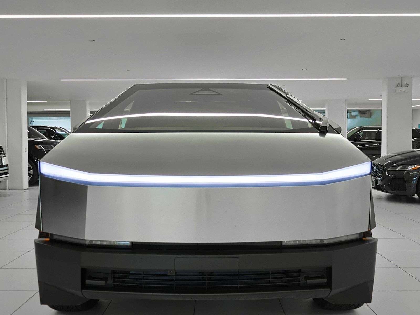 2026 Tesla Cybertruck photo 10
