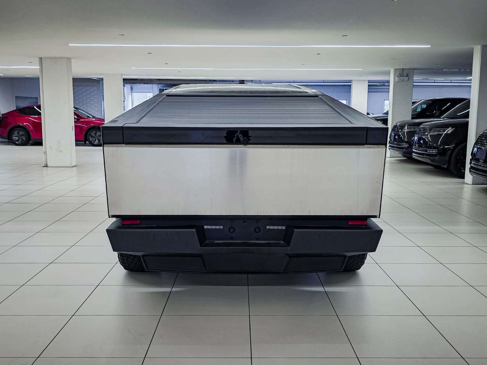 2025 Tesla Cybertruck photo 5
