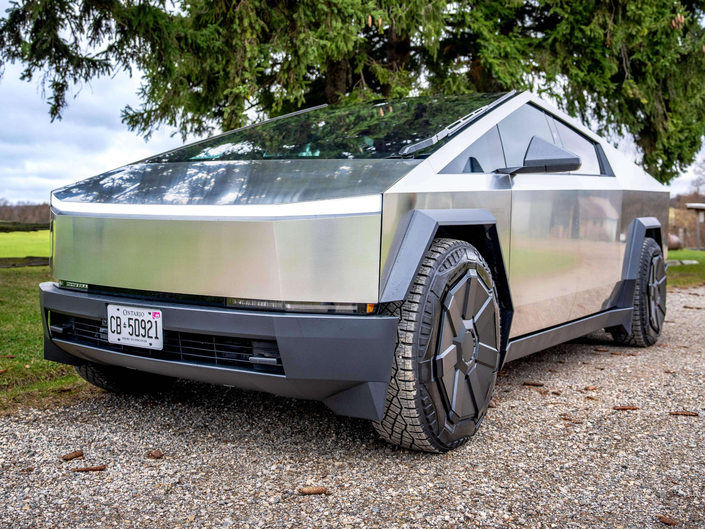 2024 Tesla Cybertruck photo 4