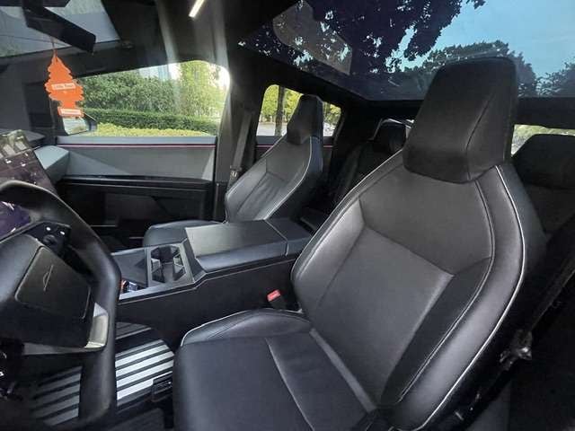 2024 Tesla Cybertruck photo 10