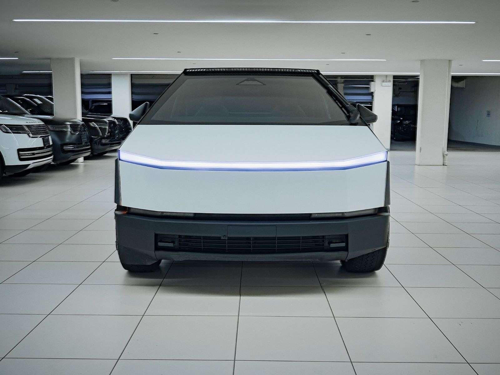 2024 Tesla Cybertruck photo 2