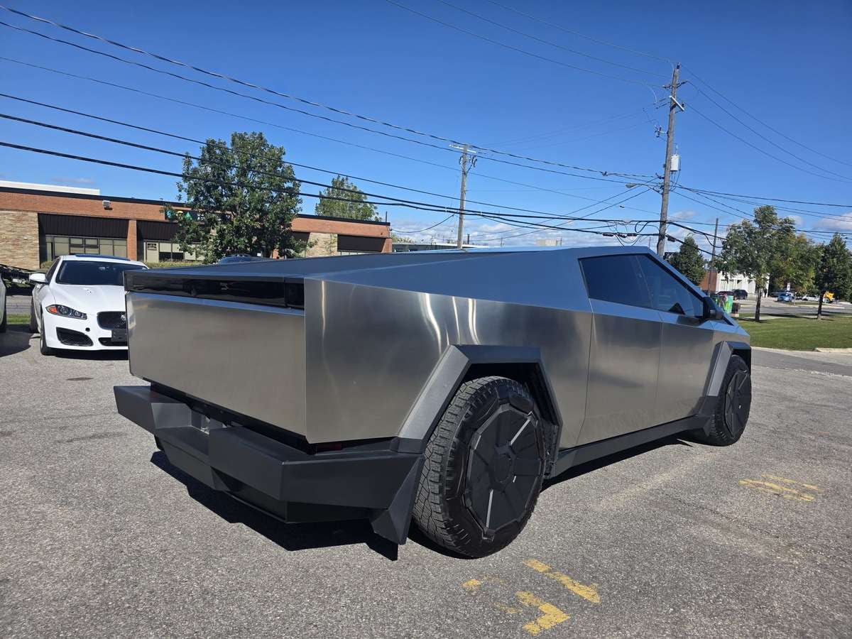 2024 Tesla Cybertruck photo 5