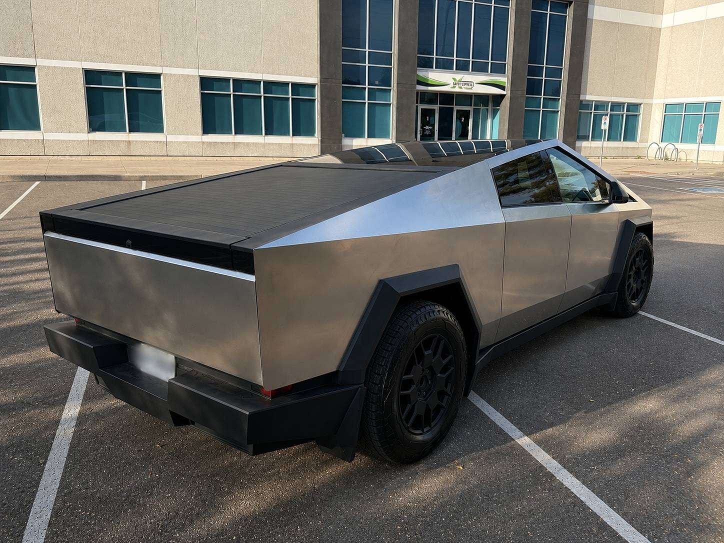 2024 Tesla Cybertruck photo 3