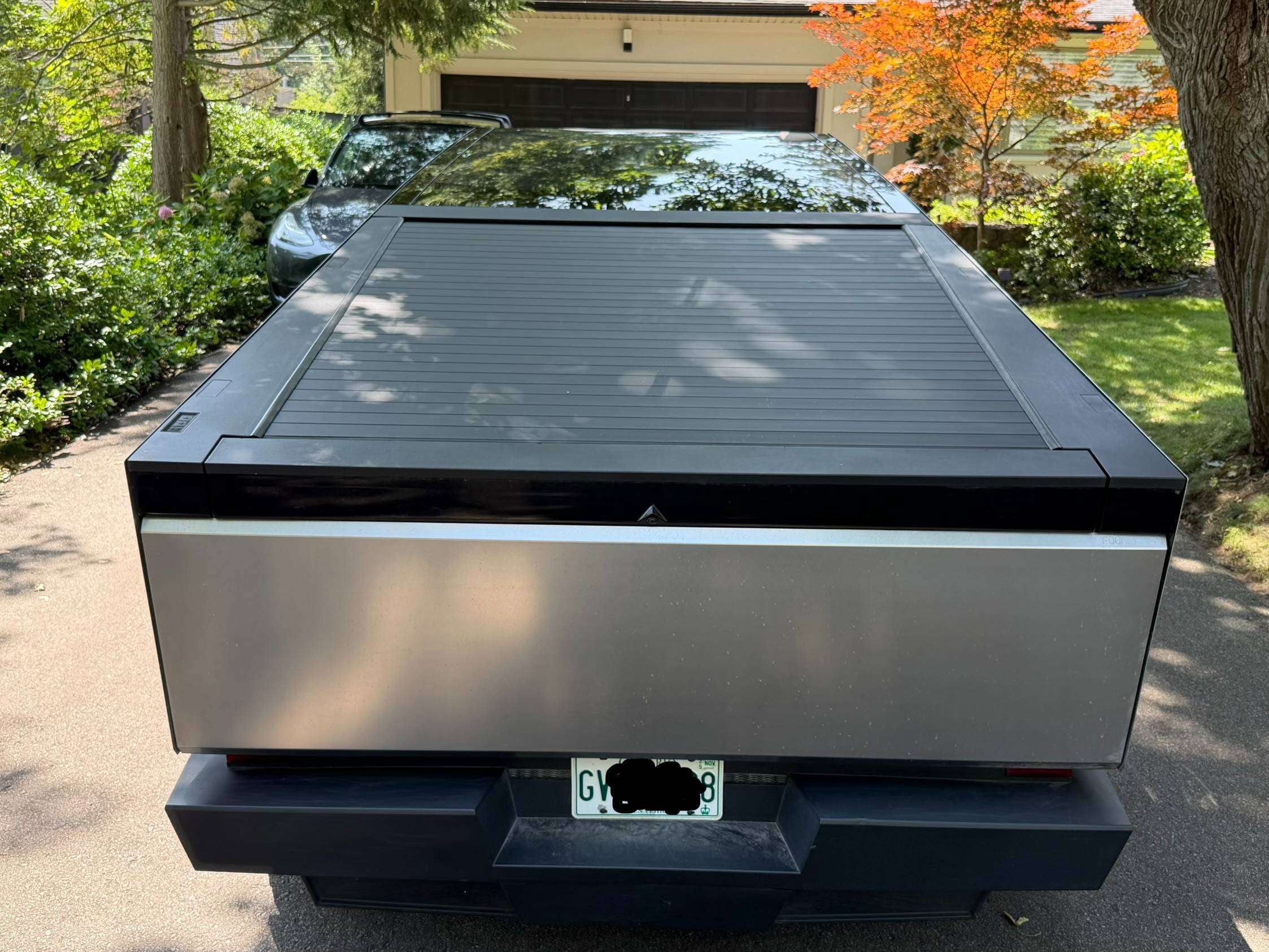 2024 Tesla Cybertruck photo 3