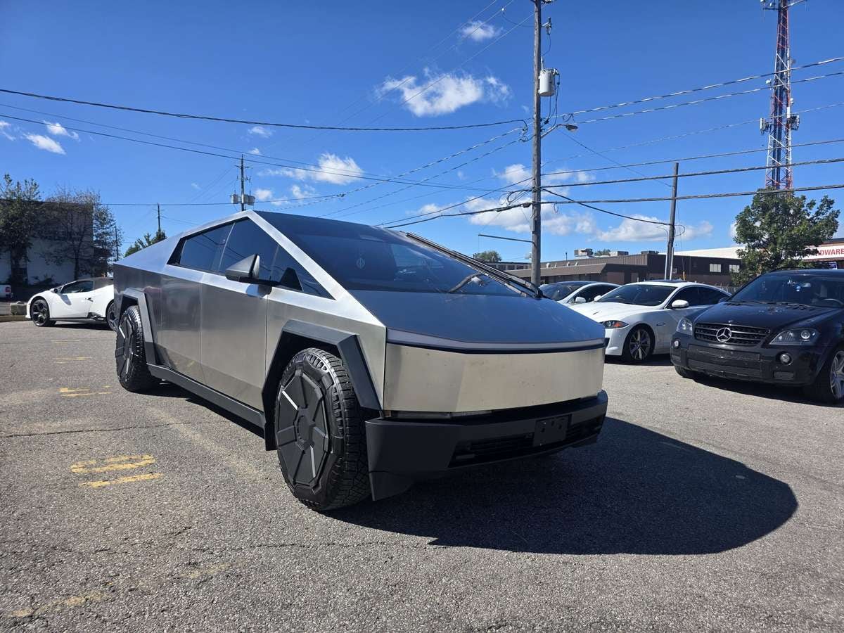 2024 Tesla Cybertruck photo 7
