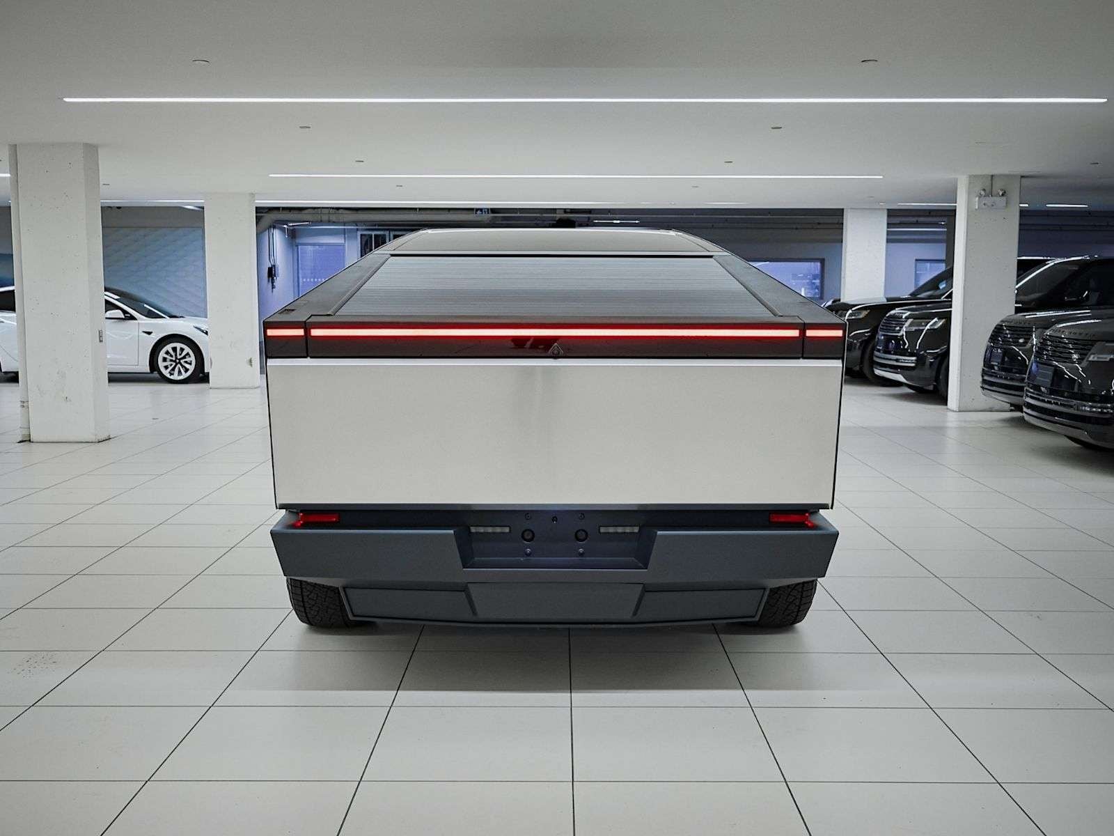 2026 Tesla Cybertruck photo 5
