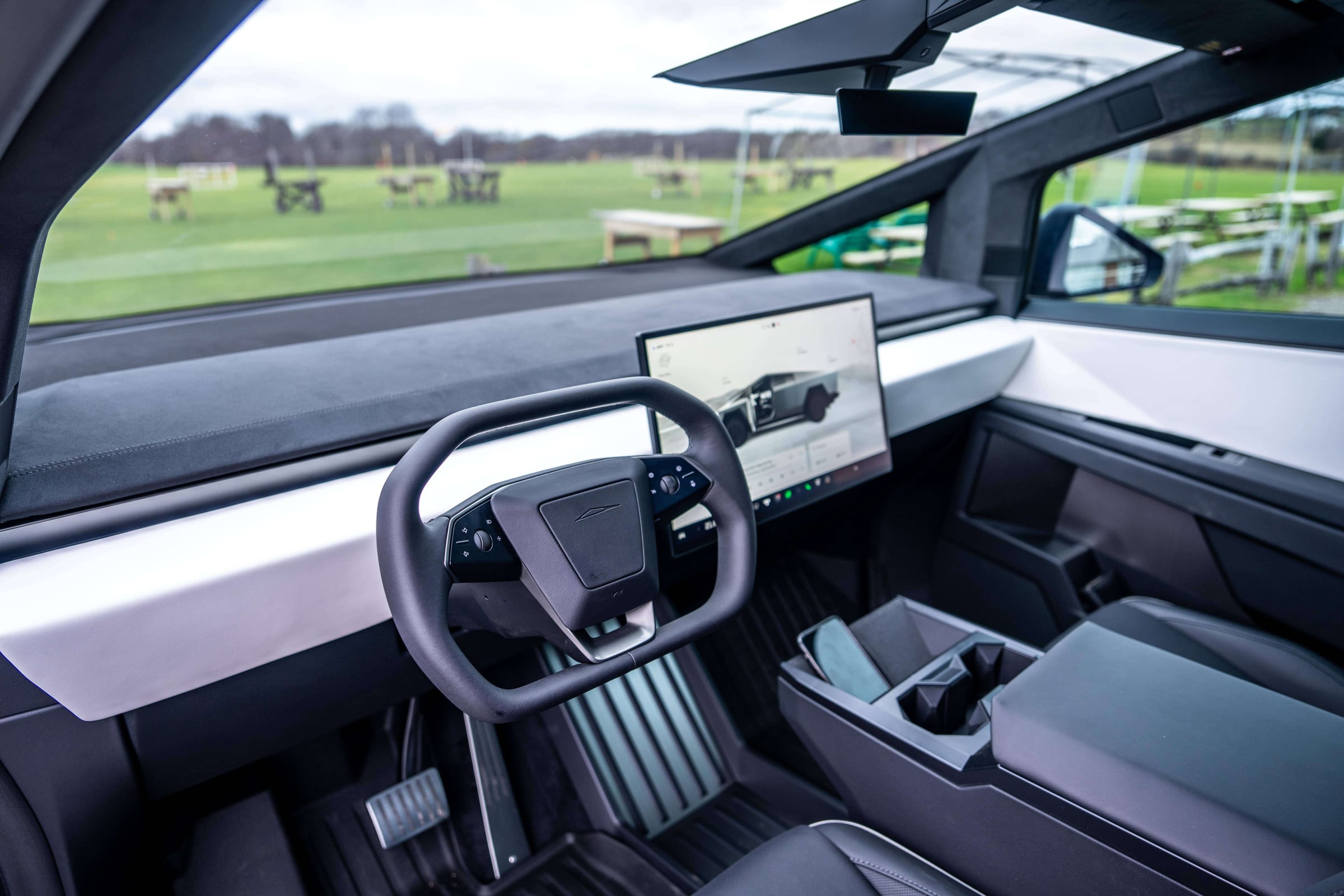 2024 Tesla Cybertruck photo 5