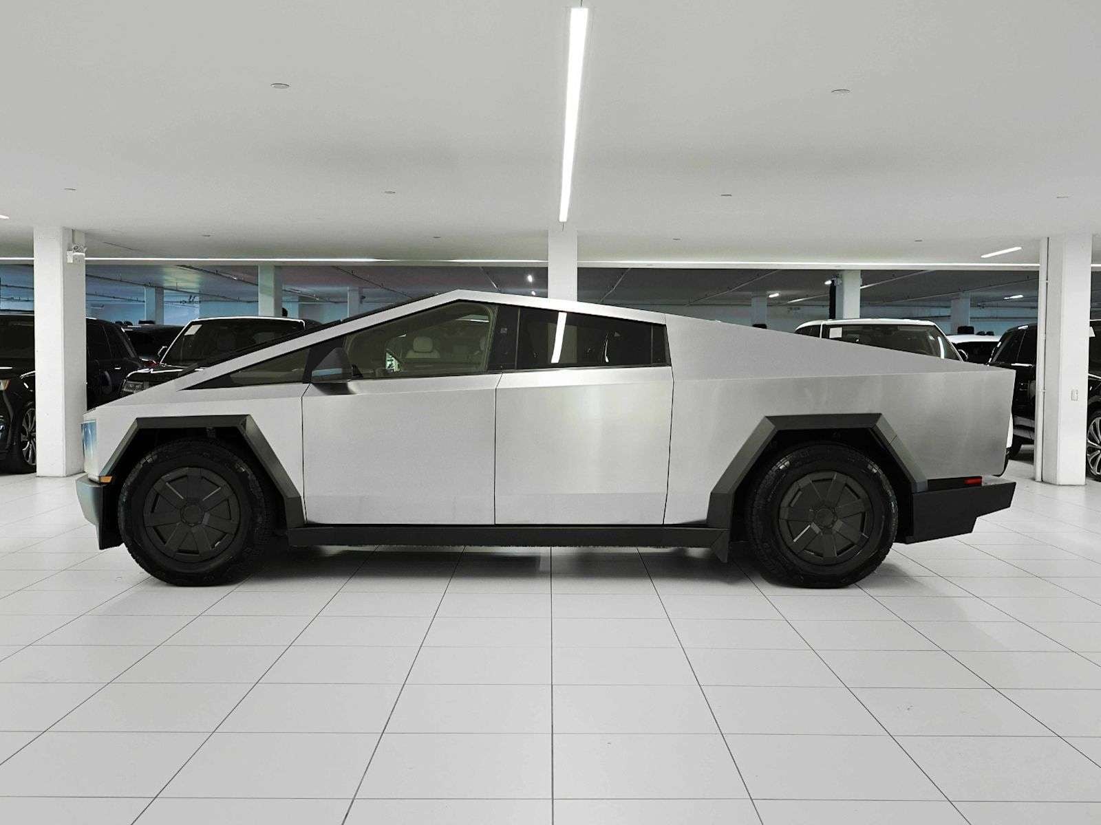 2026 Tesla Cybertruck photo 4