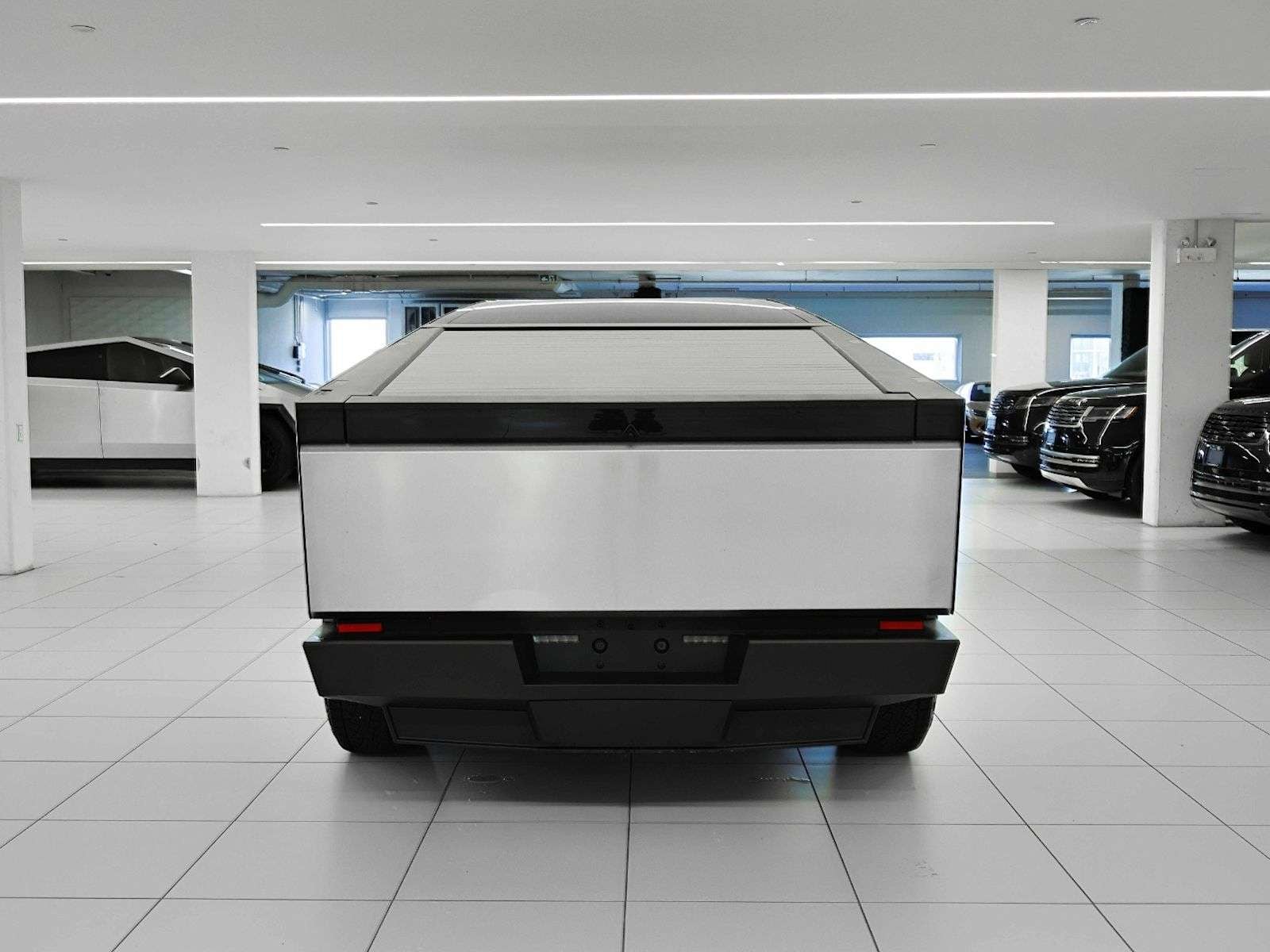 2026 Tesla Cybertruck photo 6
