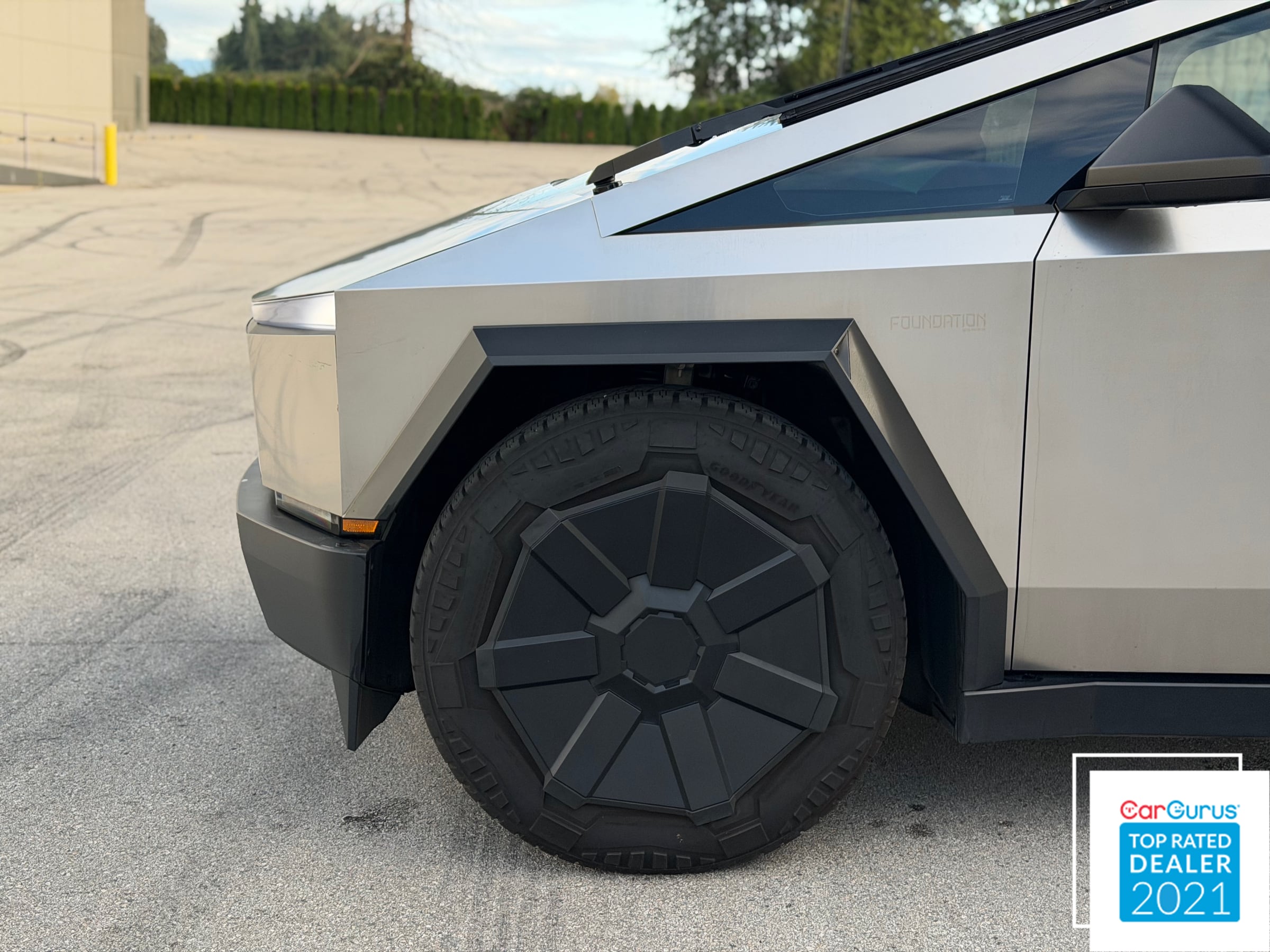 2024 Tesla Cybertruck photo 5