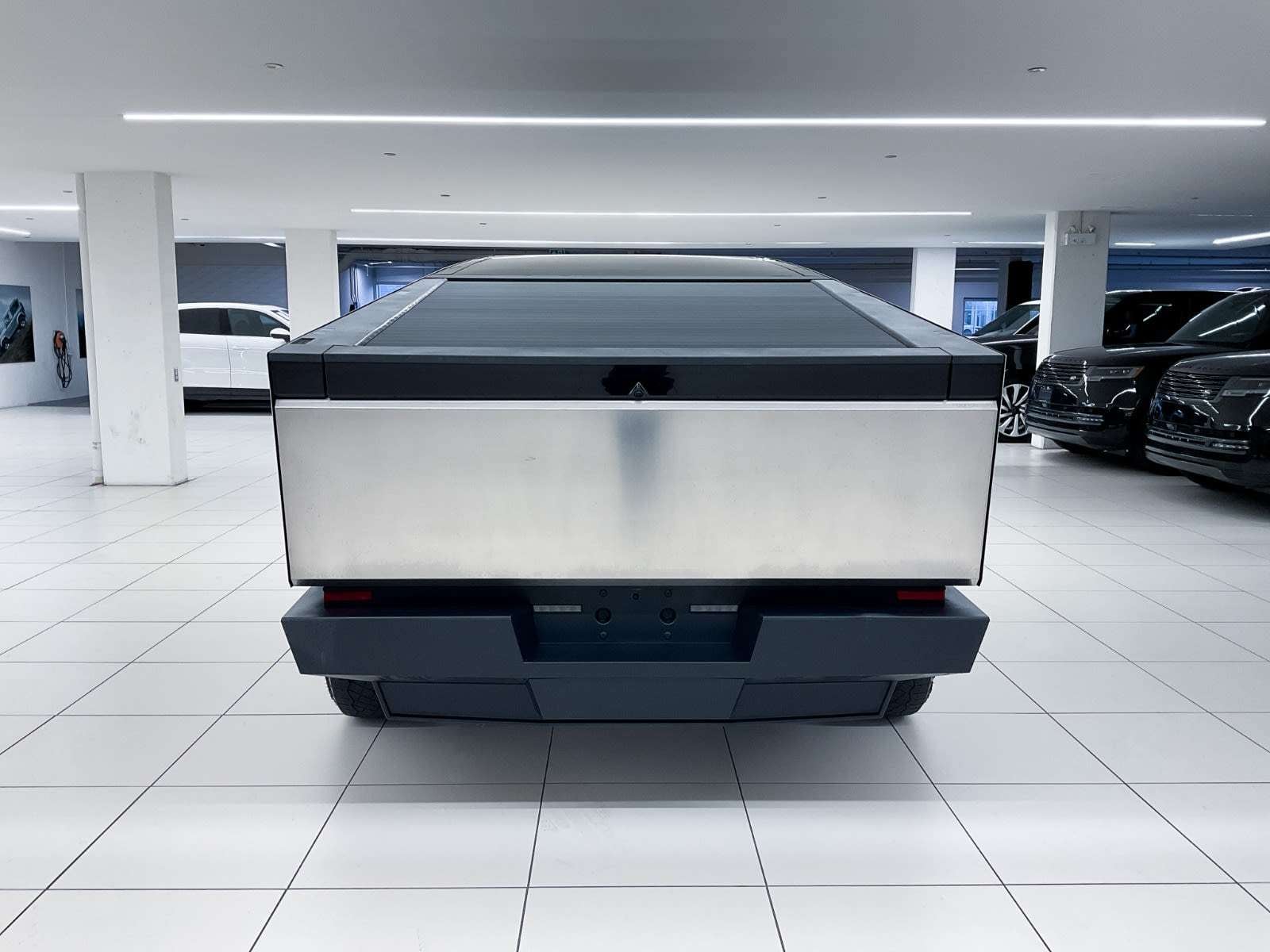 2024 Tesla Cybertruck photo 6