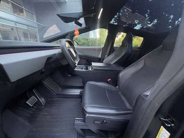 2024 Tesla Cybertruck photo 8