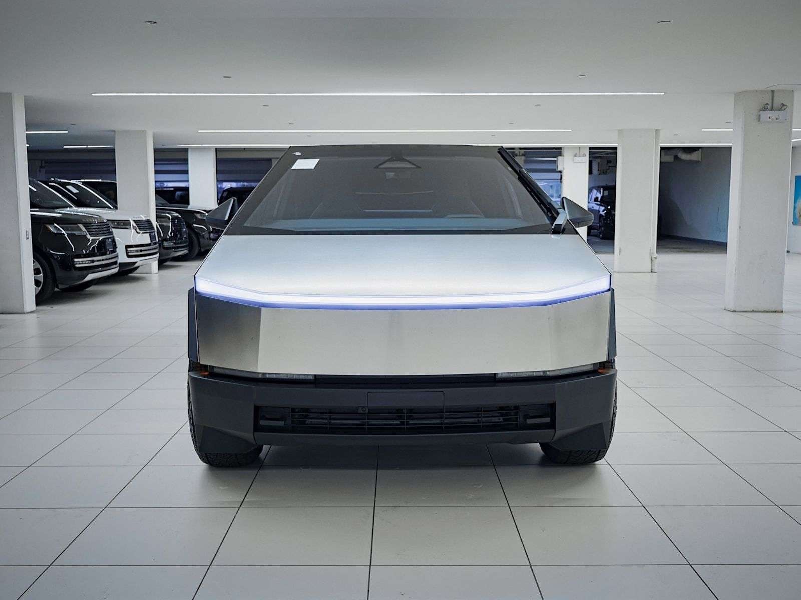 2026 Tesla Cybertruck photo 2
