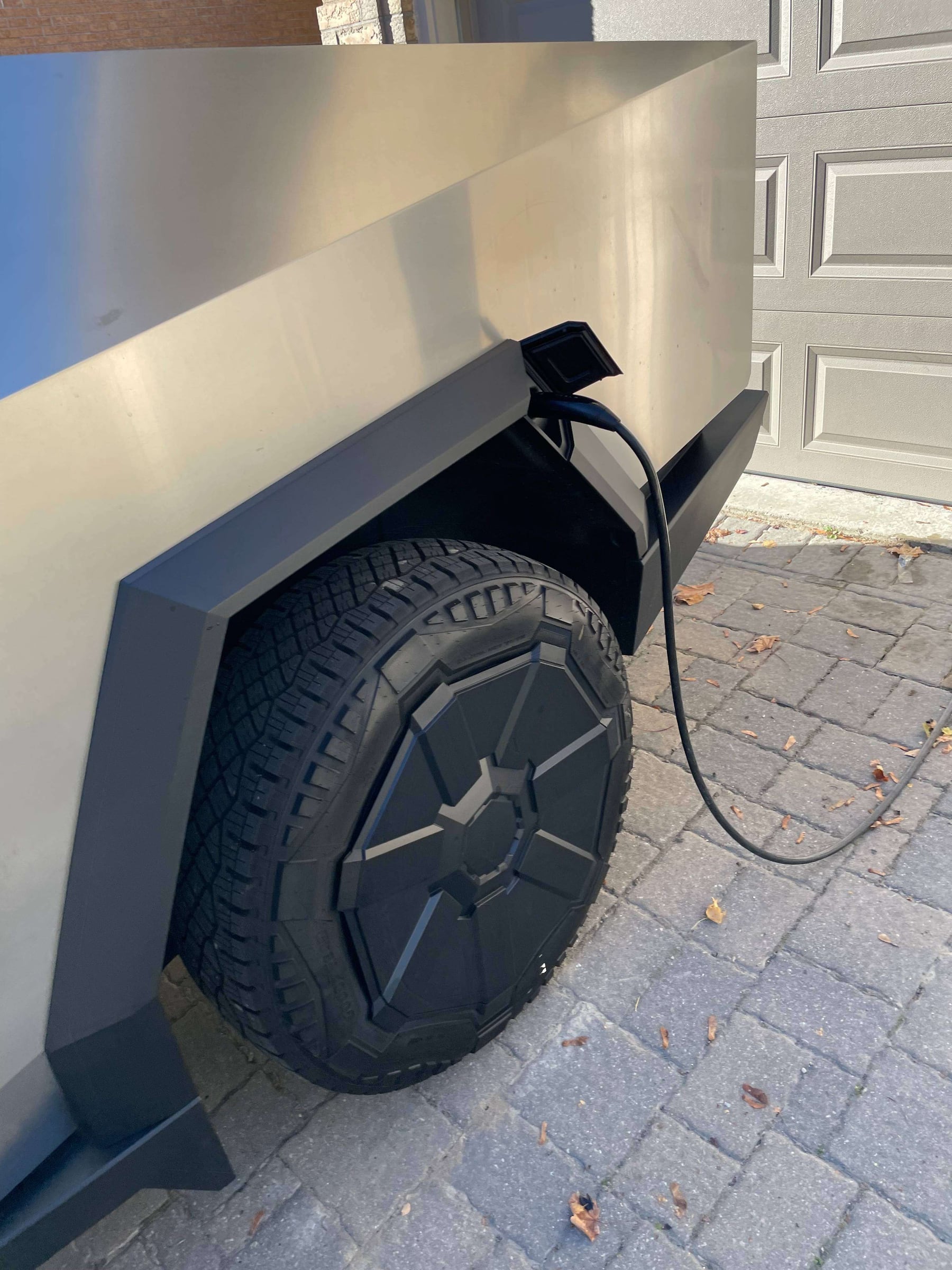 2024 Tesla Cybertruck photo 5