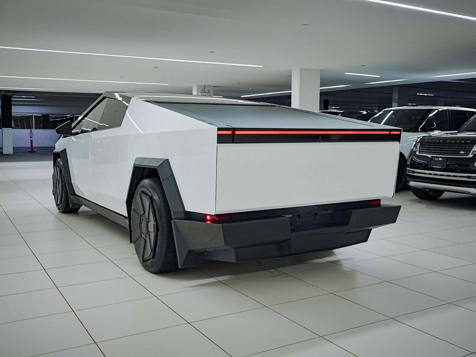 2024 Tesla Cybertruck photo 6