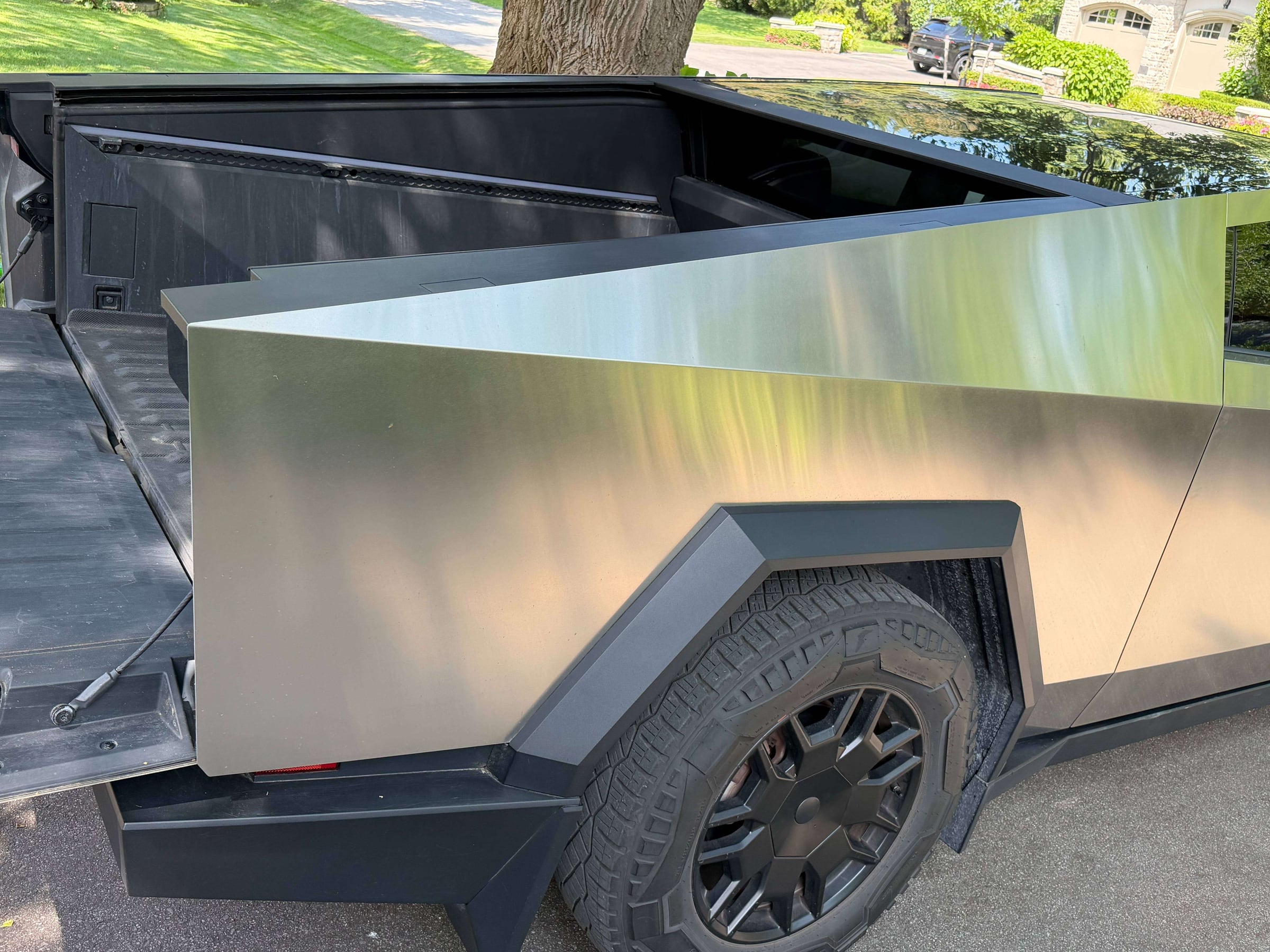 2024 Tesla Cybertruck photo 10