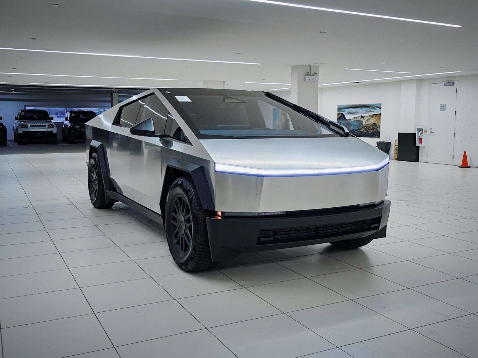 2026 Tesla Cybertruck photo 3