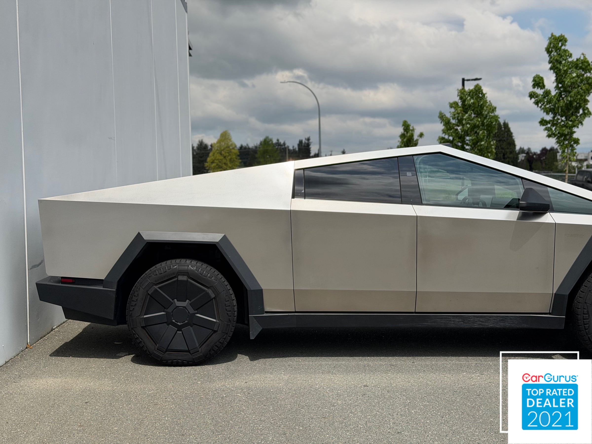 2024 Tesla Cybertruck photo 7