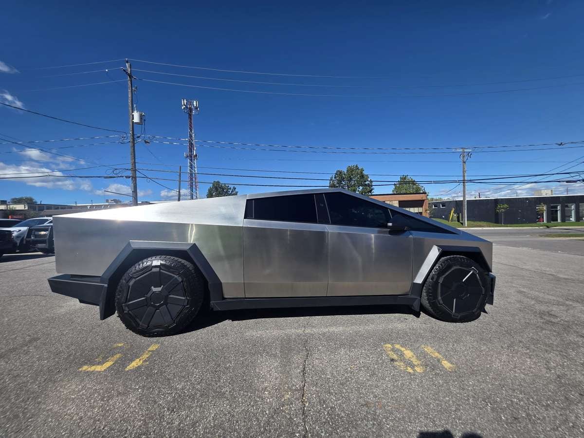 2024 Tesla Cybertruck photo 6