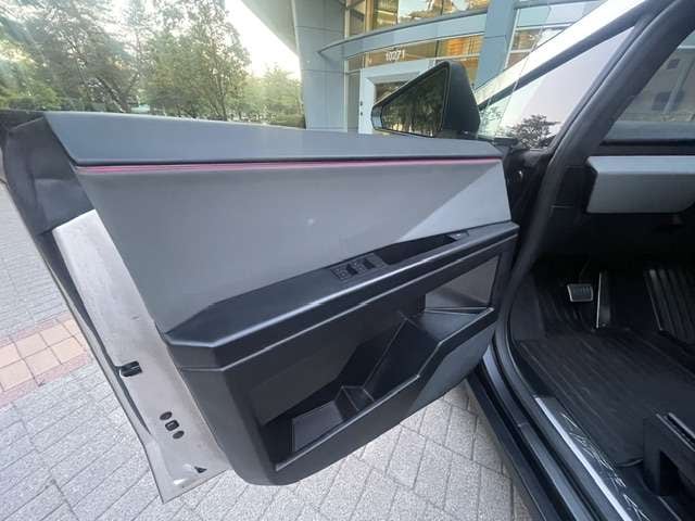 2024 Tesla Cybertruck photo 7