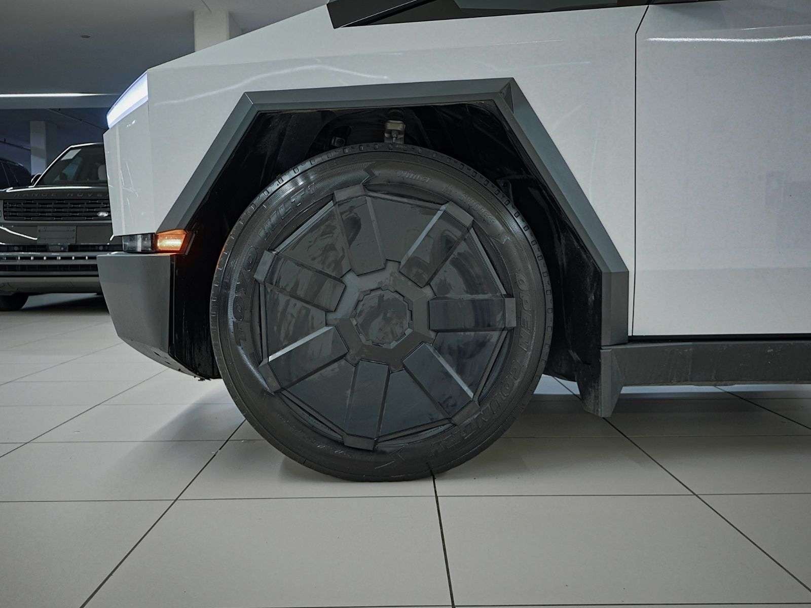 2024 Tesla Cybertruck photo 8