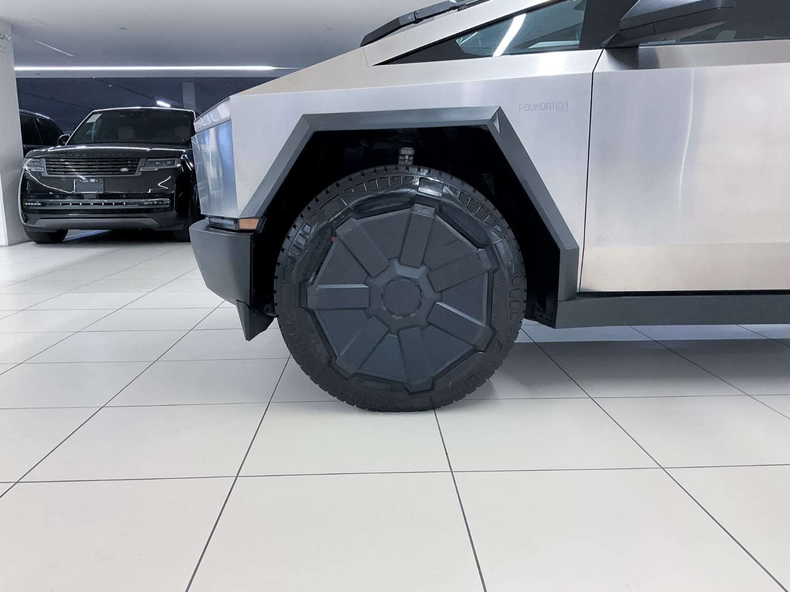 2024 Tesla Cybertruck photo 8