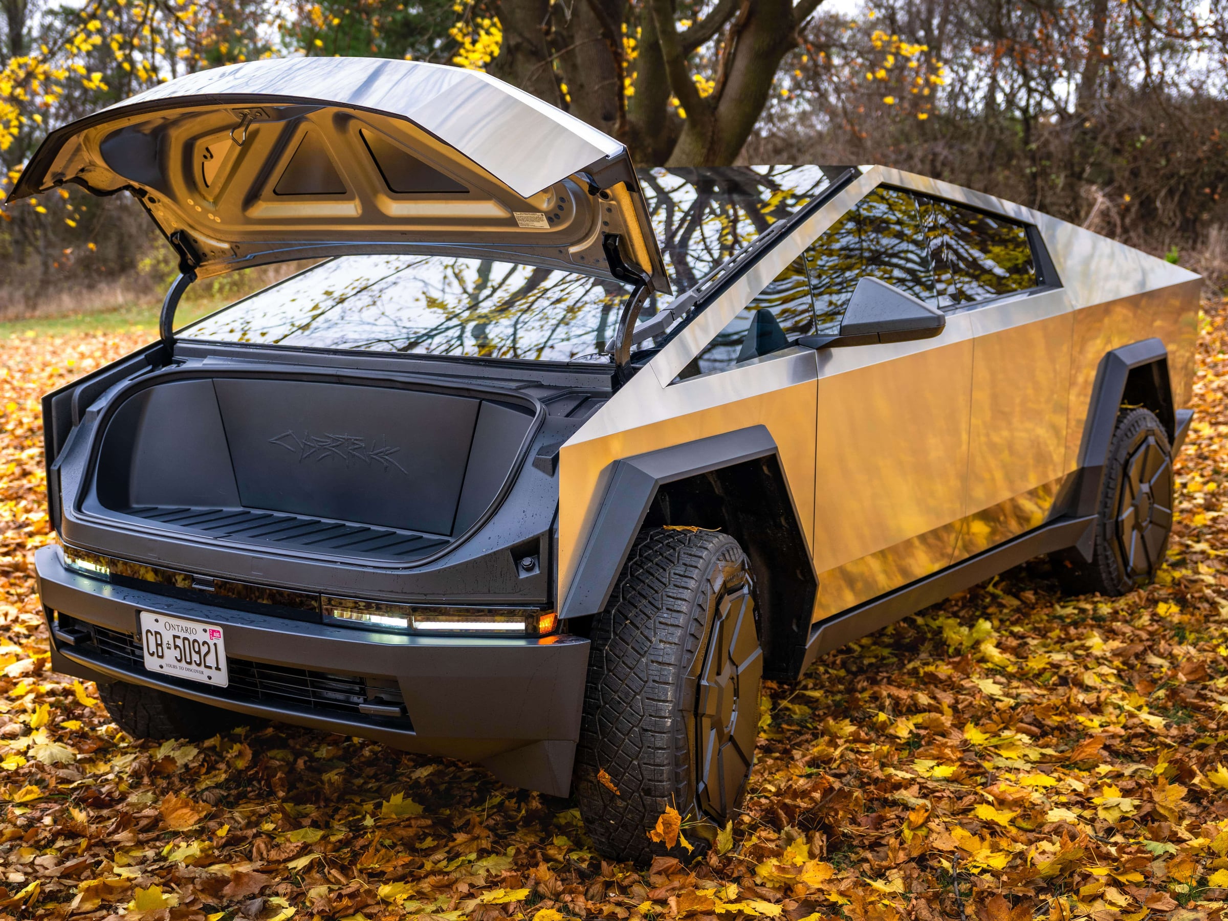 2024 Tesla Cybertruck photo 9