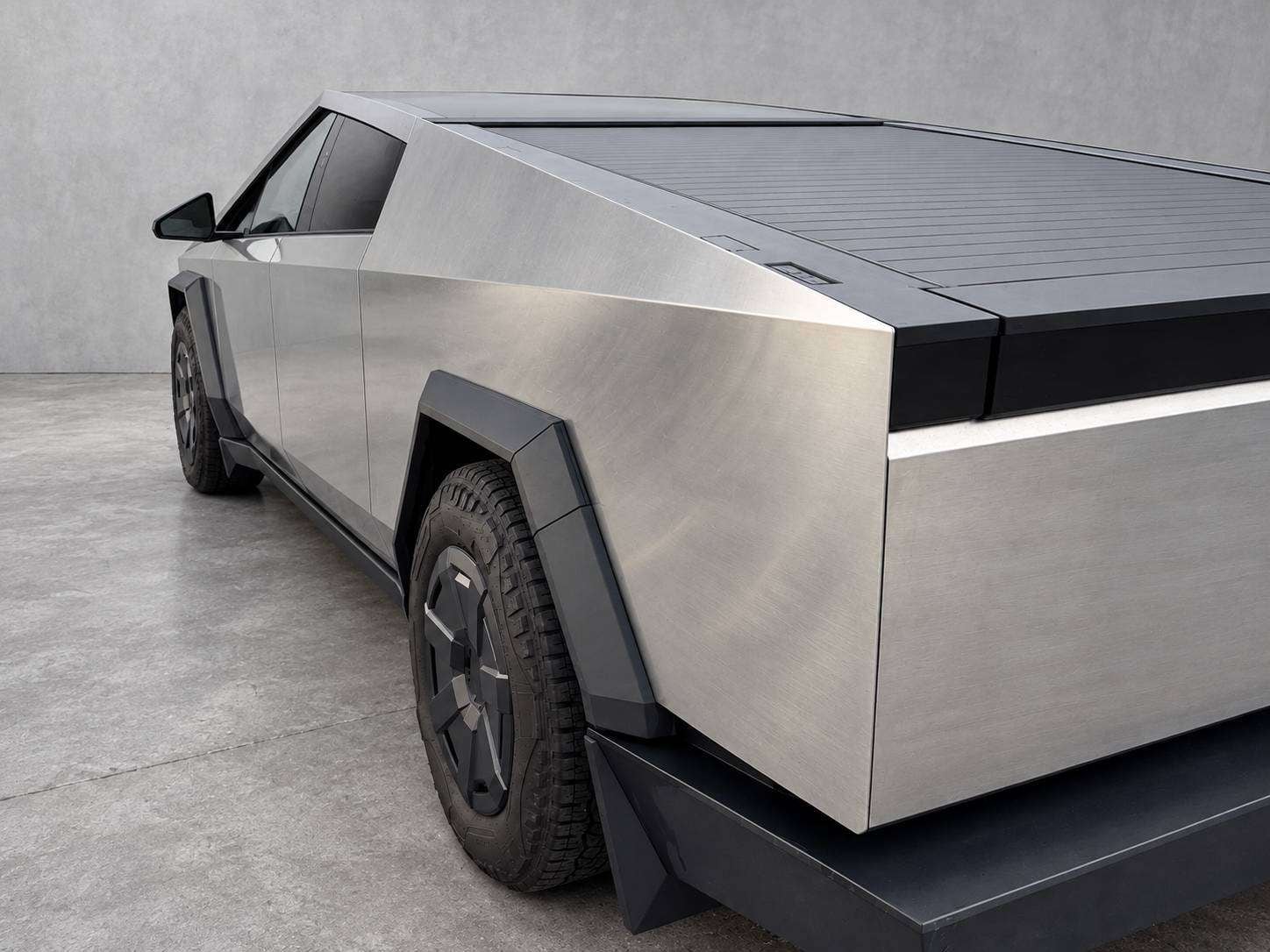 2024 Tesla Cybertruck photo 4