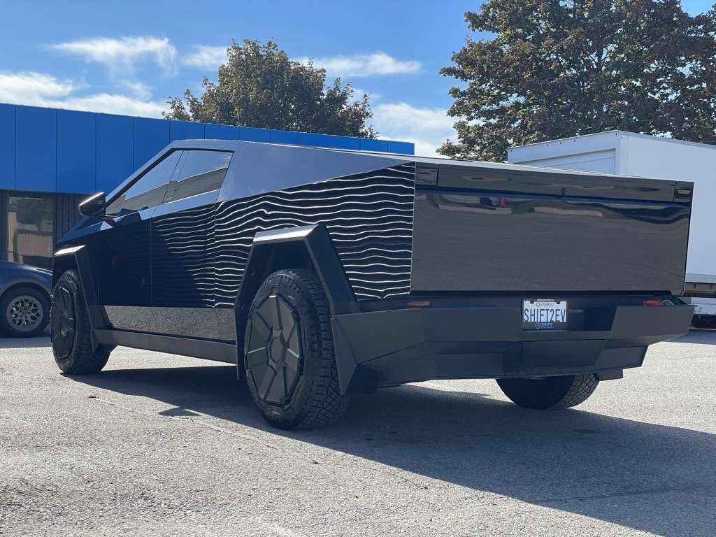 2024 Tesla Cybertruck photo 10