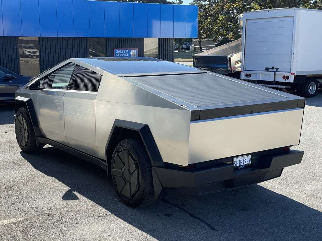 2024 Tesla Cybertruck photo 10