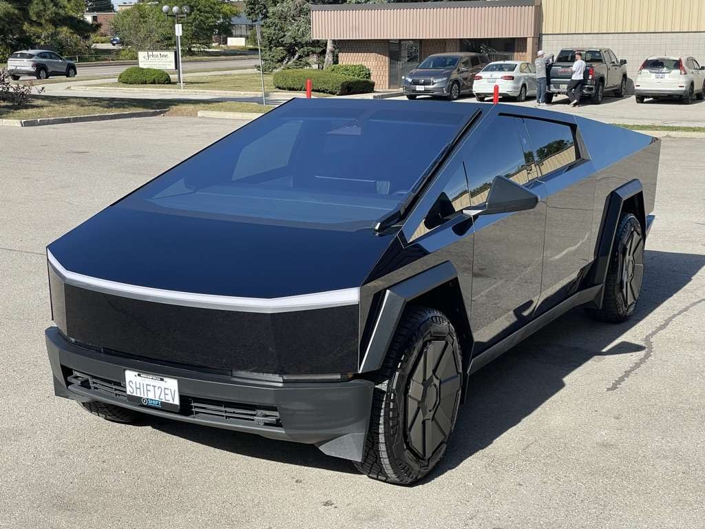 2024 Tesla Cybertruck photo 8