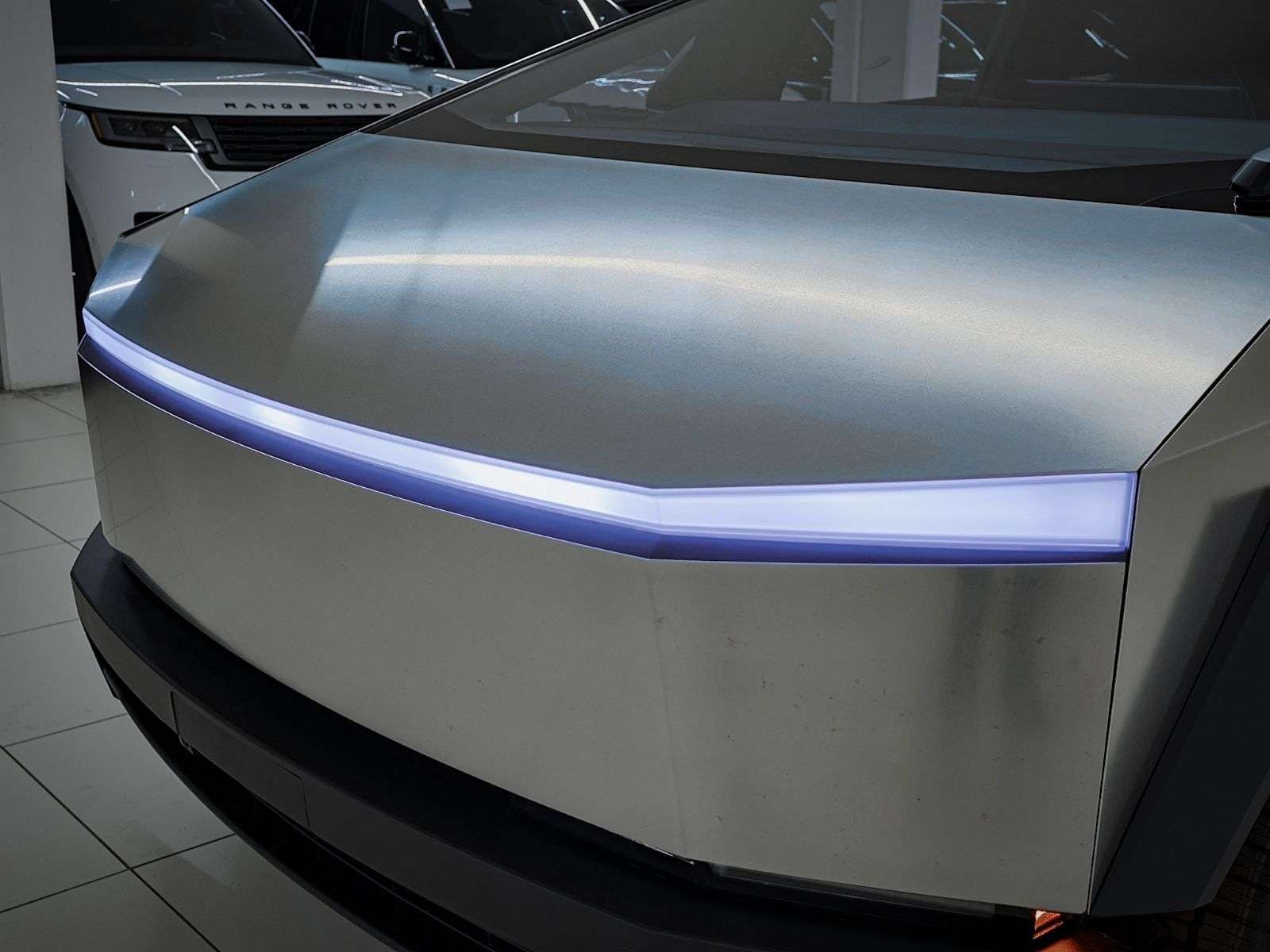 2026 Tesla Cybertruck photo 9